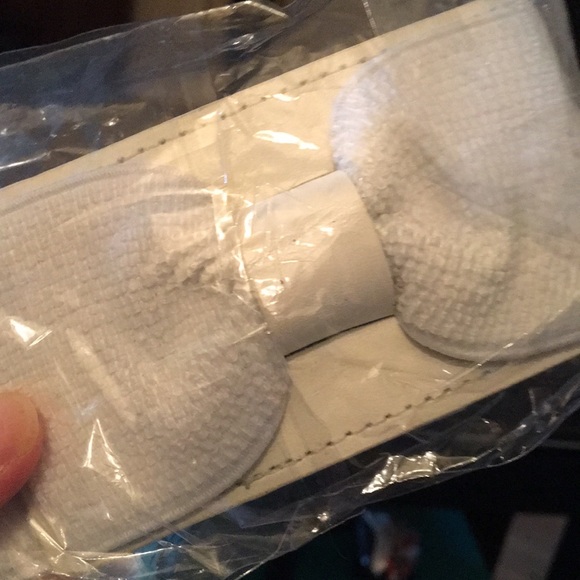 4 Elasticized Bow Belts - Picture 3 of 4